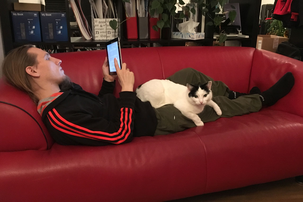 filmplanung_ipad_sofa.jpg