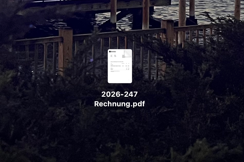 Rechnung als PDF auf dem Desktop eines Computers
