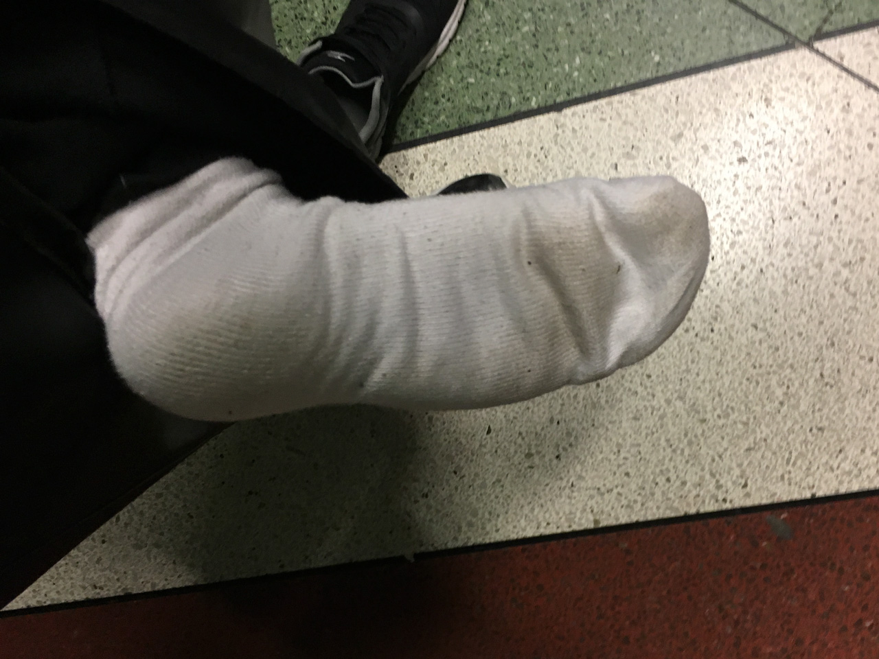 Die Socken bleiben auch nach einigen Schritten in der U-Bahn-Station noch weiss.